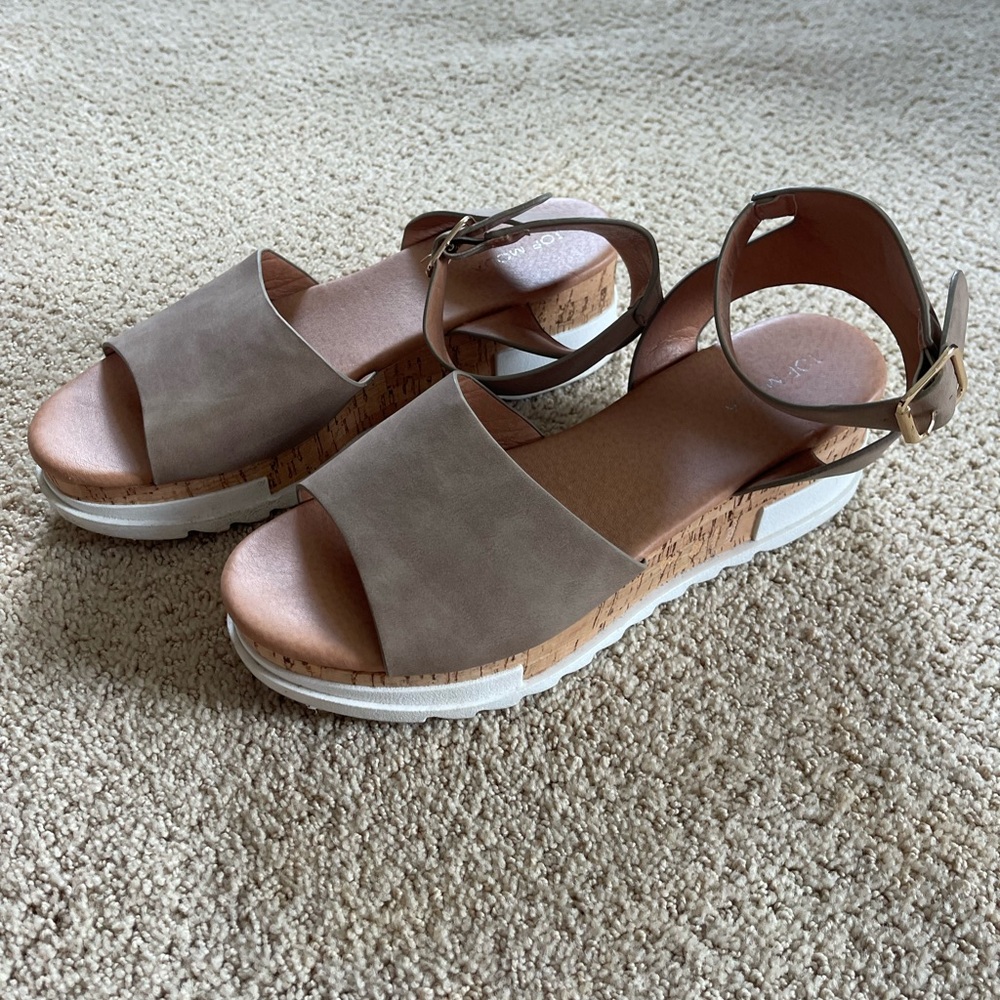 Women's Tan Platform Sandals - Picture 2 of 8